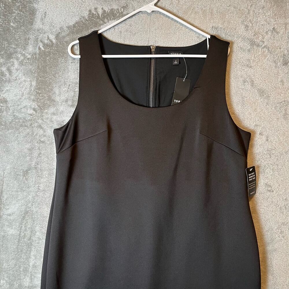 Elegant Black Sleeveless Dress - Picture 2 of 7